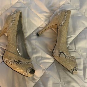 4 inch reptile beige Cato heels, great condition